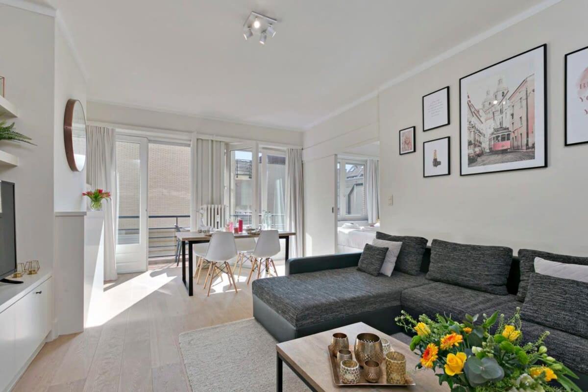 Huswell - Stylish Apartment At The Zeedijk Of Knokke エクステリア 写真