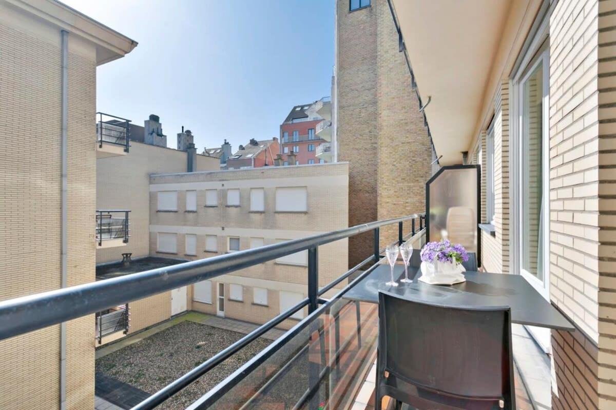 Huswell - Stylish Apartment At The Zeedijk Of Knokke エクステリア 写真