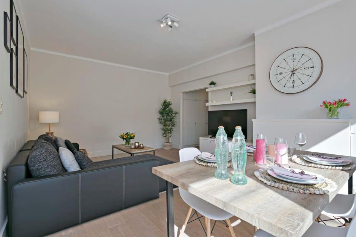 Huswell - Stylish Apartment At The Zeedijk Of Knokke エクステリア 写真
