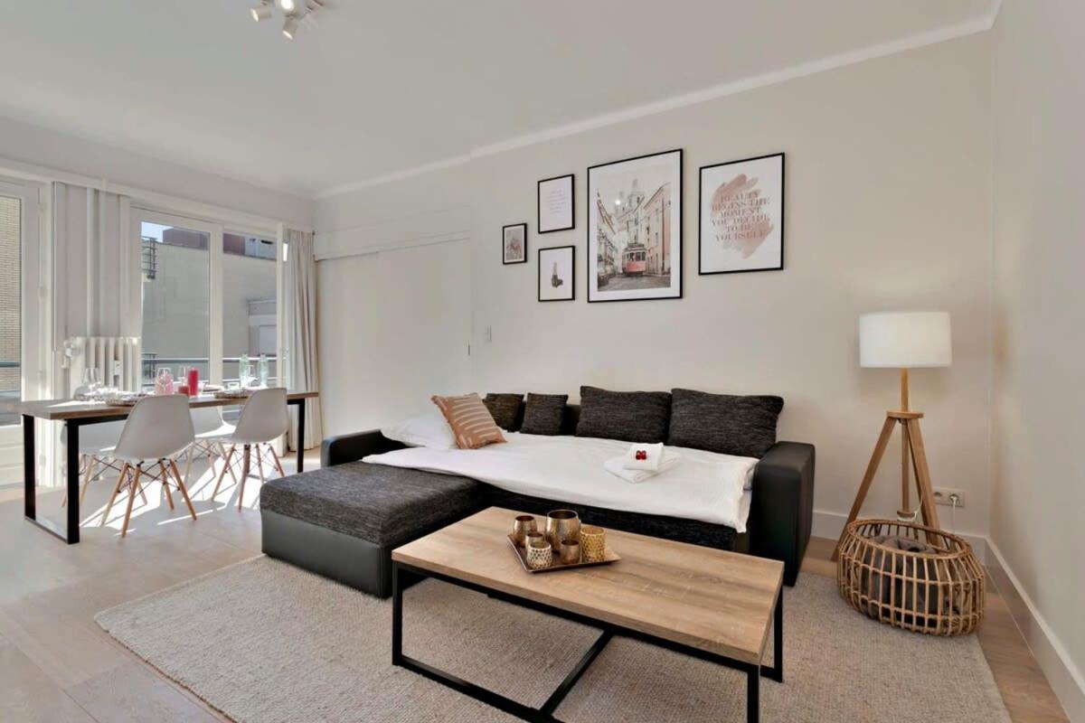 Huswell - Stylish Apartment At The Zeedijk Of Knokke エクステリア 写真